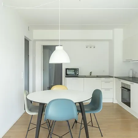 Beautiful 1-br W A Balcony By Harbour - 82 *