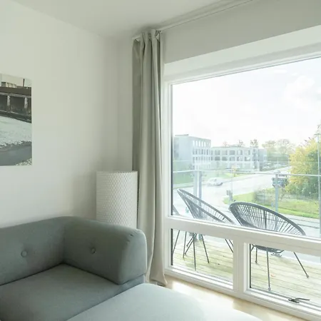Beautiful 1-br W A Balcony By Harbour - 82 *